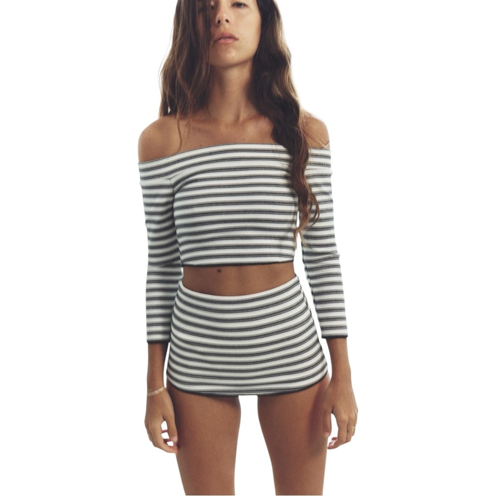 Zara Off-the-Shoulder Striped‎ Top Women’s Large Black White Crop